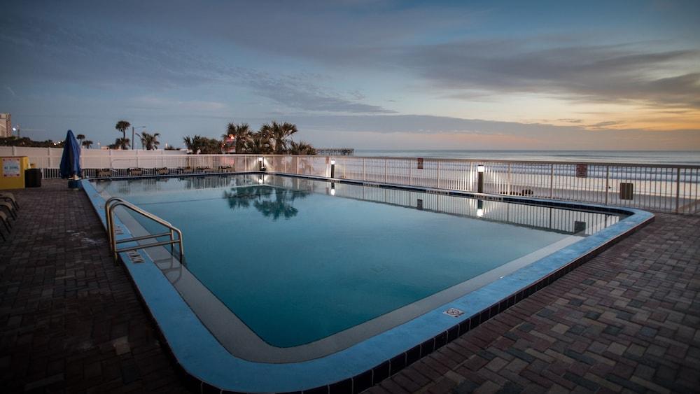 Comfort Inn & Suites Daytona Beach Oceanfront Екстер'єр фото